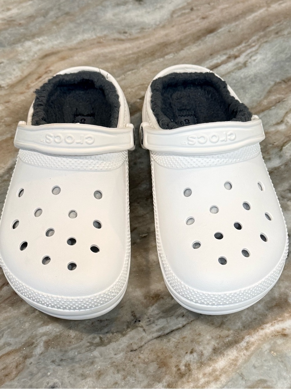 CROCS Classic white Sherpa lined clog- Men’s 7/Women’s 9 - Picture 2 of 7